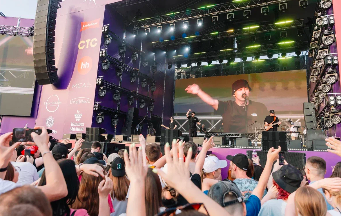 Фото Орали «Сигма-бой» и «А у реки». Опубликованы яркие моменты Черника Music Fest в Новосибирске 38